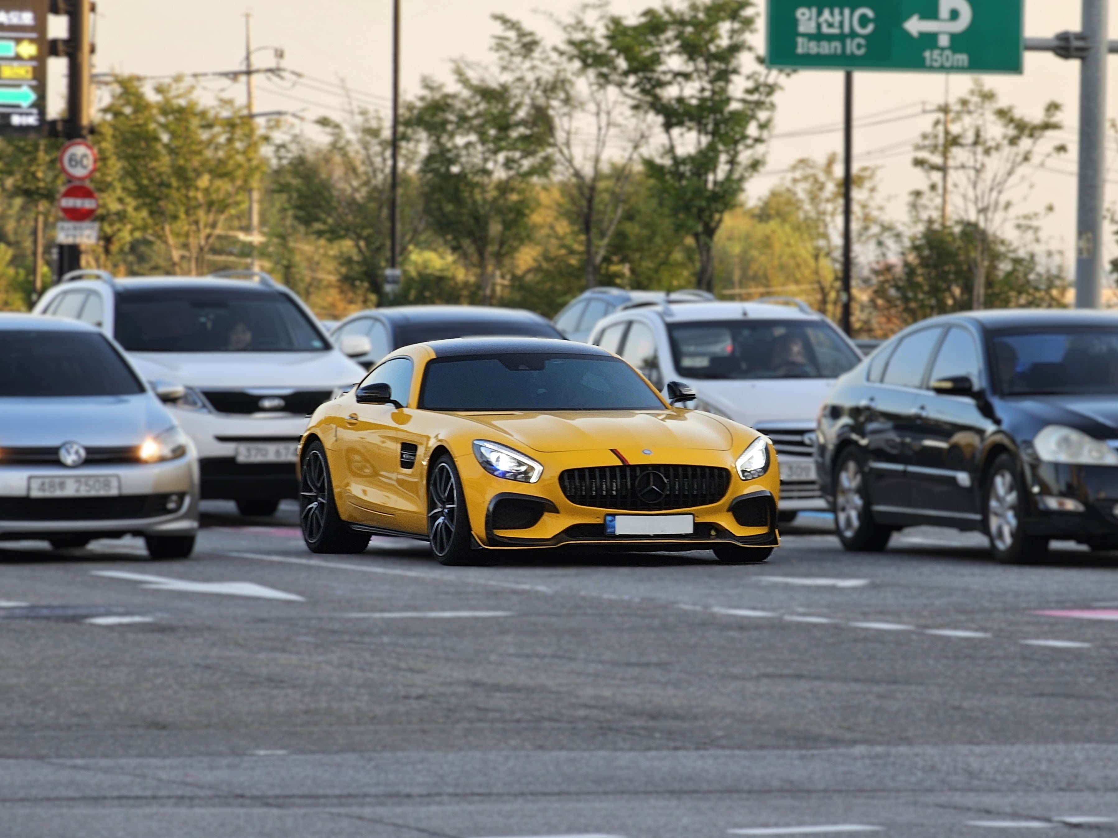 Mercedes-AMG GT S Solarbeam in geel